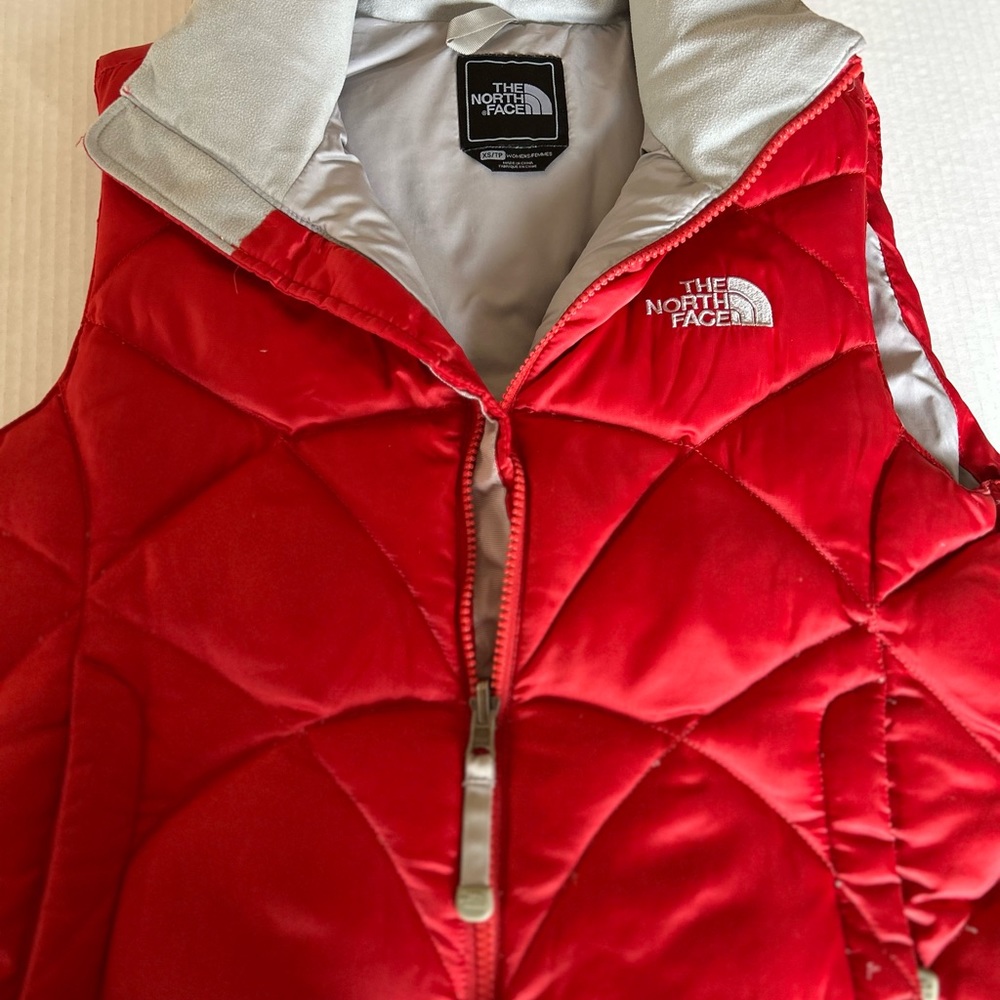 The North Face 550 down women’s full zip vest size small